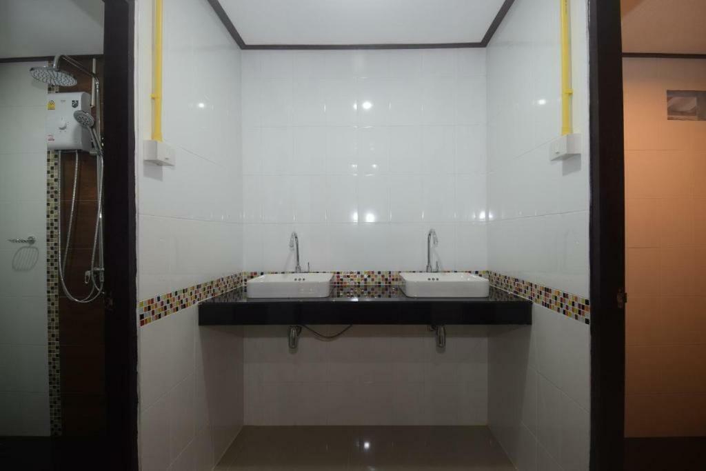 Laila​ place Hotel Ko Lanta Exterior foto